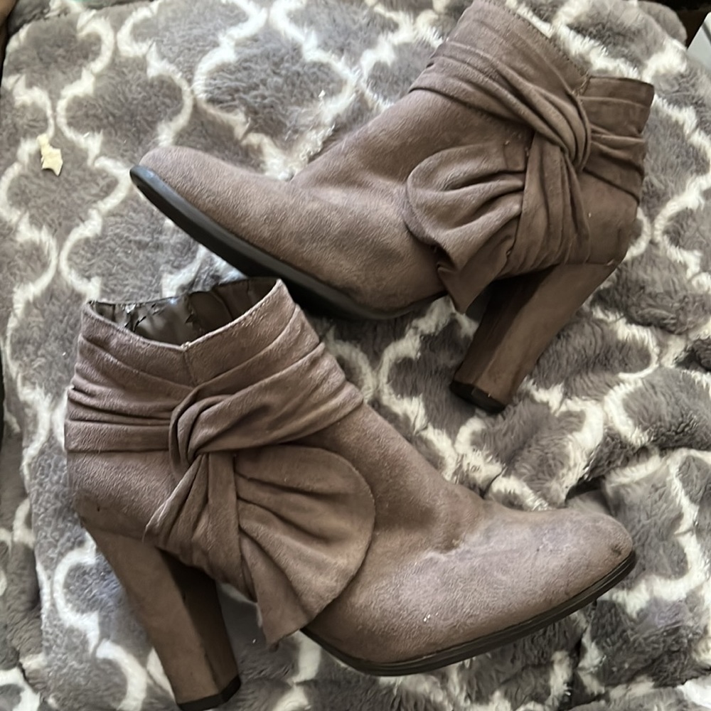 Impo Womens’ Faux suede Ankle booties Size 7.5